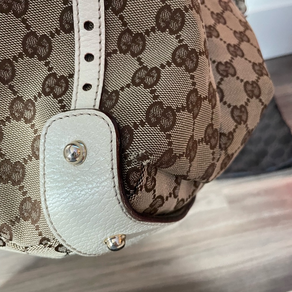 Gucci Shoulder Bag - Picture 6 of 11
